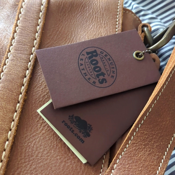 Roots Genuine Leather Messenger Bag - Picture 3 of 13